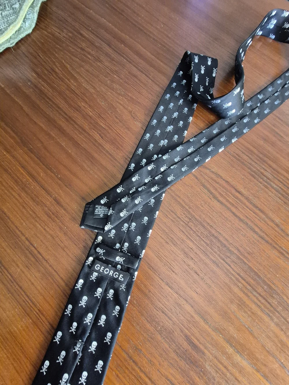 Narrow Silk Skull Print Mens Black Tie